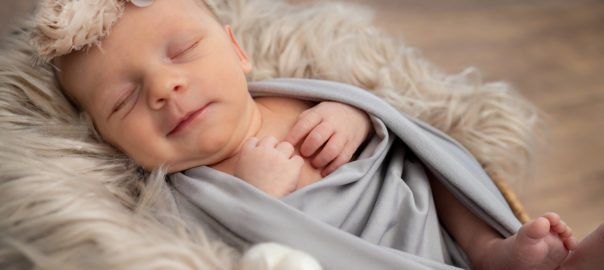 Babygrinsen, Engelslächeln, Babyfotografie