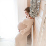 Babybauchbild im Tageslichtstudio